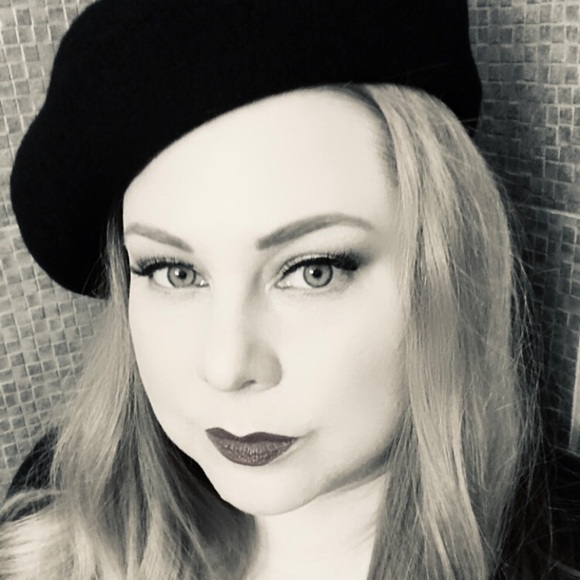 Meet your Posher, Gwen - Picture 1 of 1